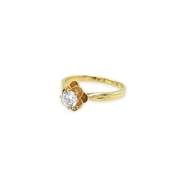 Nhẫn vàng đính đá zircon