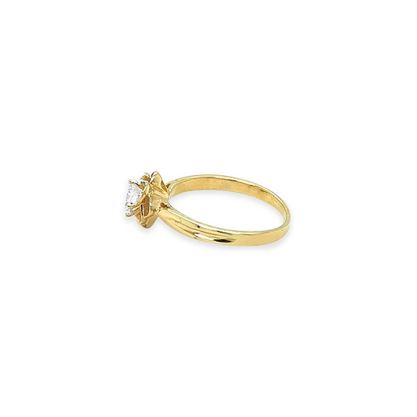 Nhẫn vàng đính đá zircon