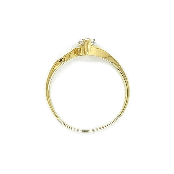 Nhẫn đính hôn bằng vàng với đá zircon