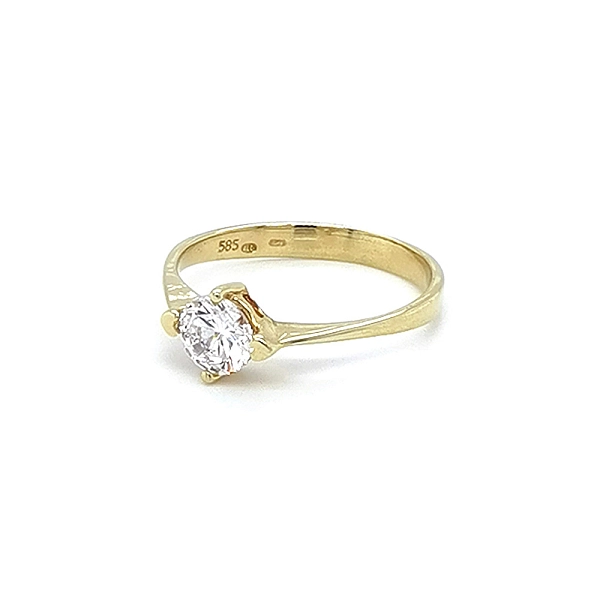 Nhẫn đính hôn bằng vàng với đá zircon