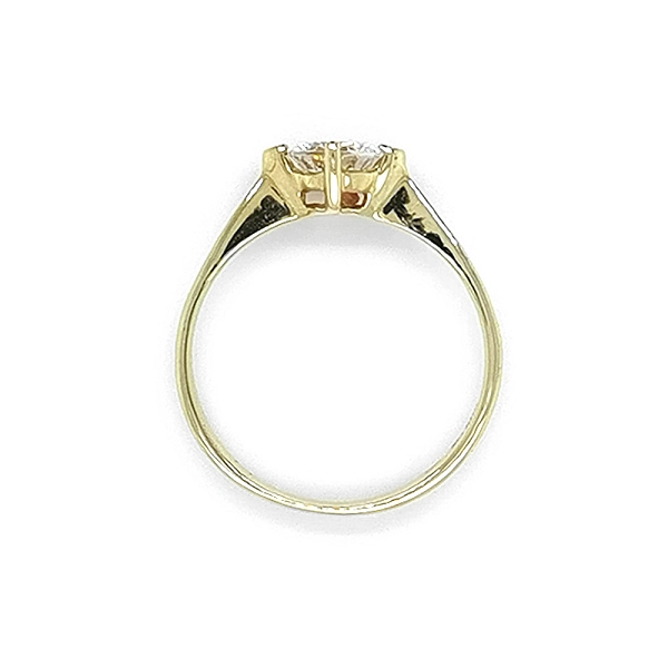 Nhẫn đính hôn bằng vàng với đá zircon