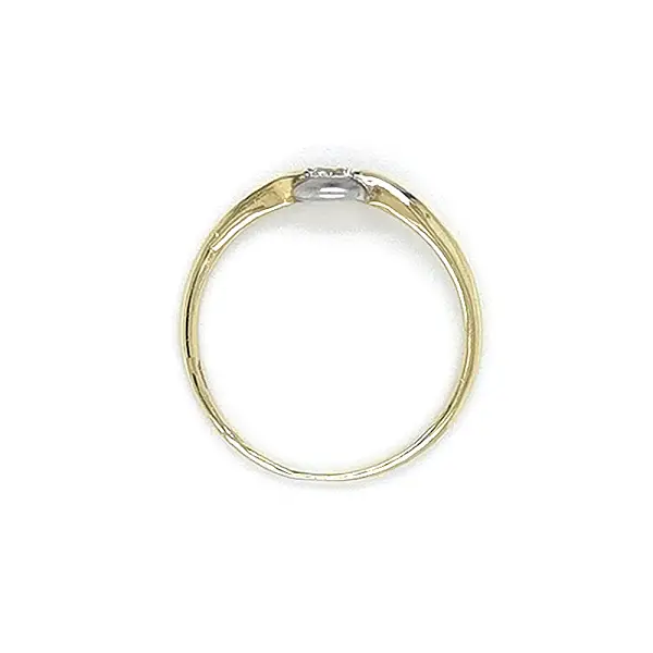 Nhẫn đính hôn với đá zircon làm từ vàng kết hợp