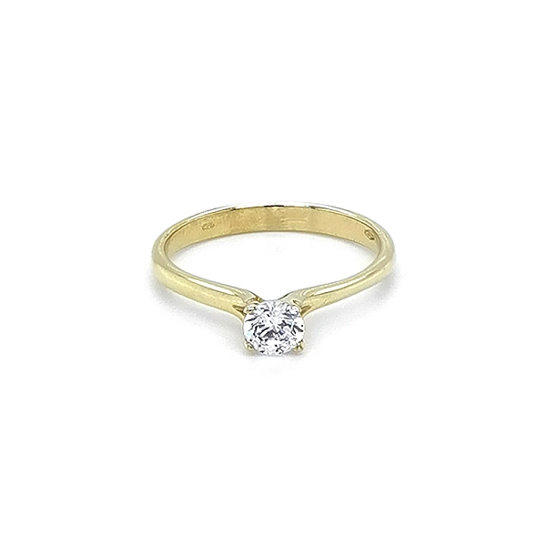 Nhẫn đính hôn bằng vàng với đá zircon