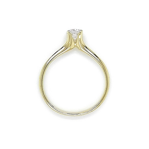 Nhẫn đính hôn bằng vàng với đá zircon