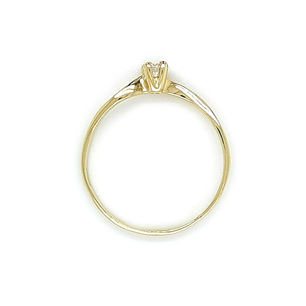 Nhẫn đính hôn bằng vàng với đá zircon