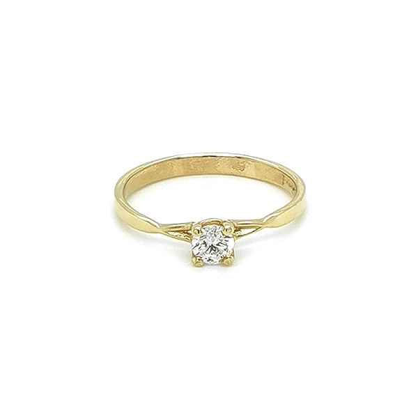 Nhẫn đính hôn bằng vàng với đá zircon