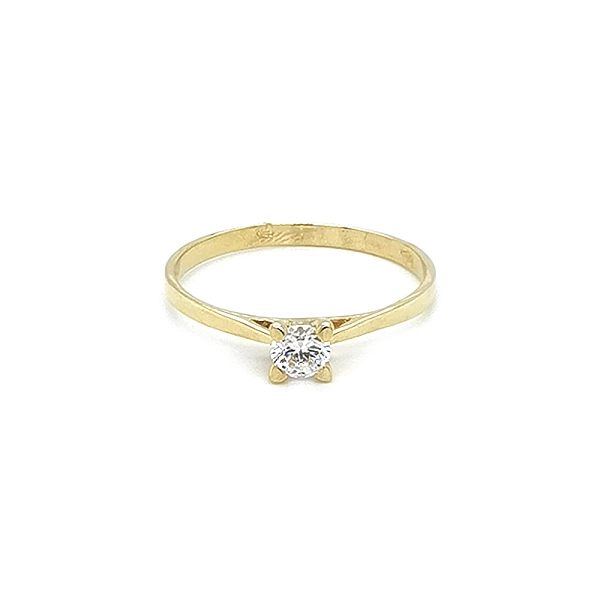 Nhẫn đính hôn bằng vàng với đá zircon