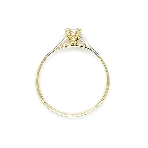 Nhẫn đính hôn bằng vàng với đá zircon