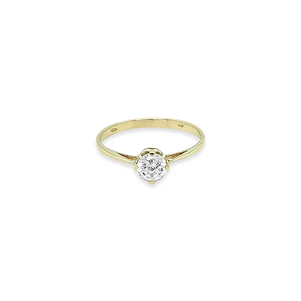 Nhẫn đính hôn bằng vàng có đá cubic zirconia