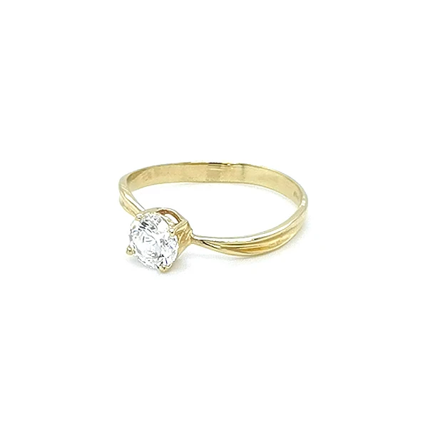 Nhẫn đính hôn bằng vàng với đá zircon
