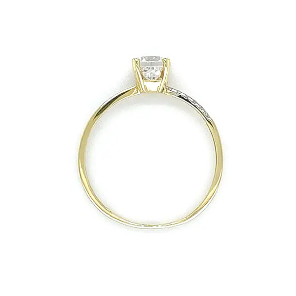 Nhẫn đính hôn bằng vàng với đá zircon