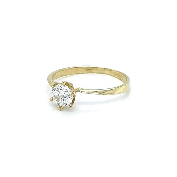 Nhẫn đính hôn bằng vàng với đá zircon