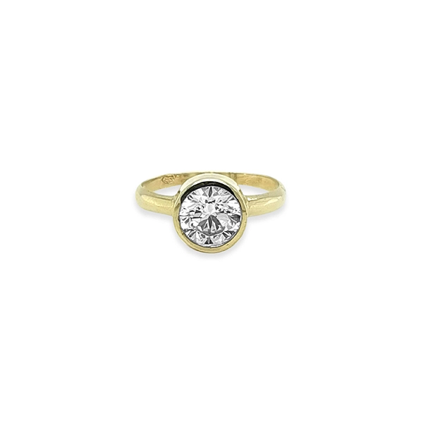 Nhẫn đính hôn bằng vàng có đá cubic zirconia