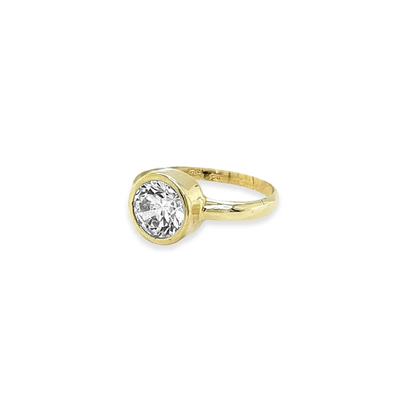 Nhẫn đính hôn bằng vàng có đá cubic zirconia