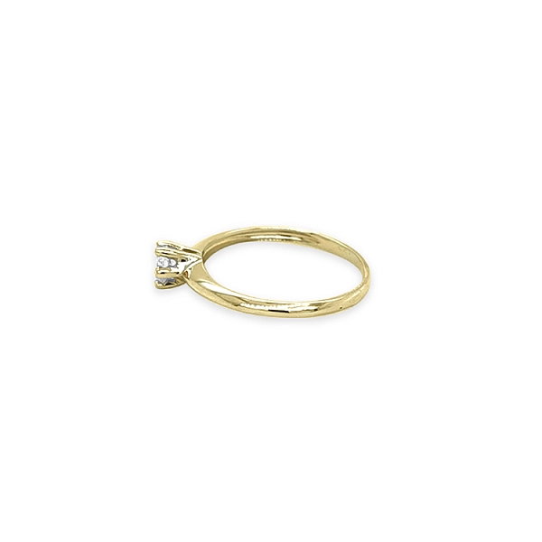 Nhẫn đính hôn bằng vàng có đá cubic zirconia