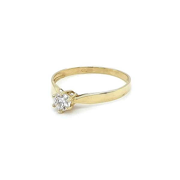 Nhẫn đính hôn bằng vàng với đá zircon