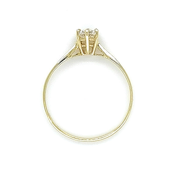 Nhẫn đính hôn bằng vàng với đá zircon