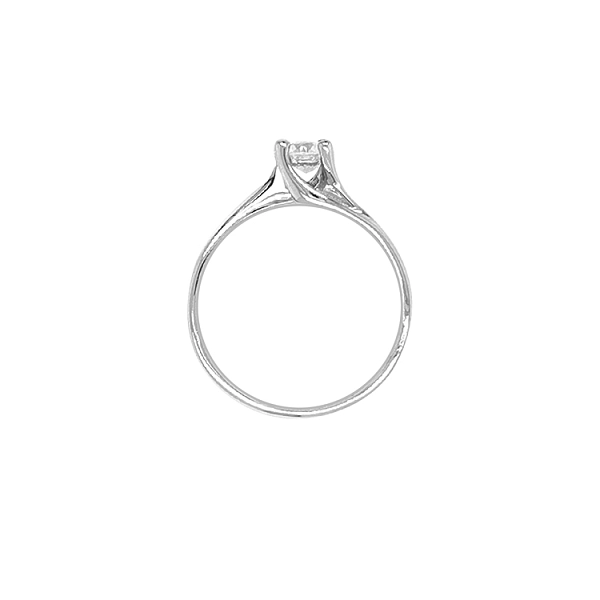 Nhẫn đính hôn bằng vàng với đá zircon