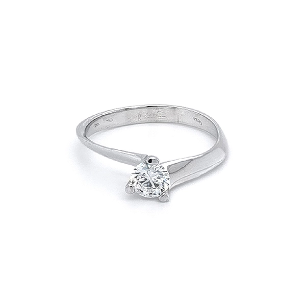 Nhẫn đính hôn bằng vàng trắng và zircon