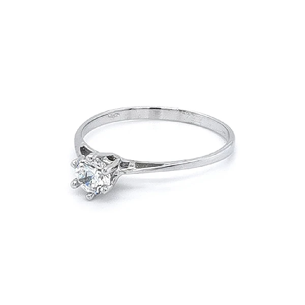 Nhẫn đính hôn bằng vàng trắng và zircon