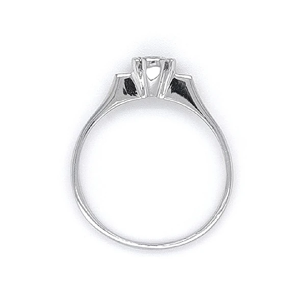 Nhẫn đính hôn bằng vàng trắng và zircon