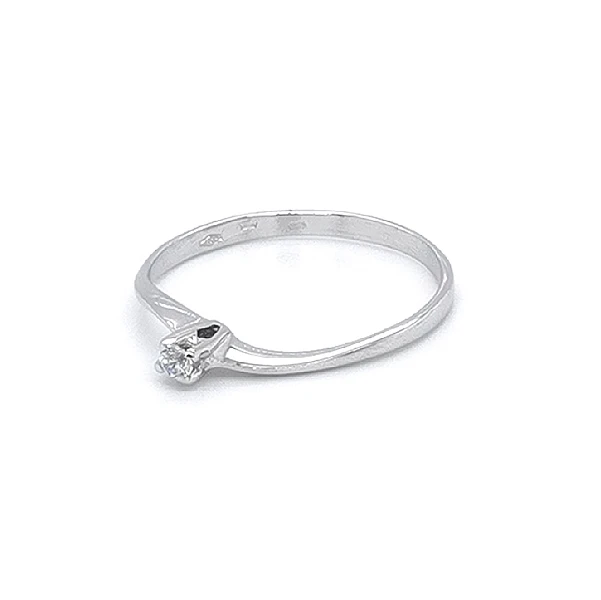 Nhẫn đính hôn bằng vàng trắng và zircon