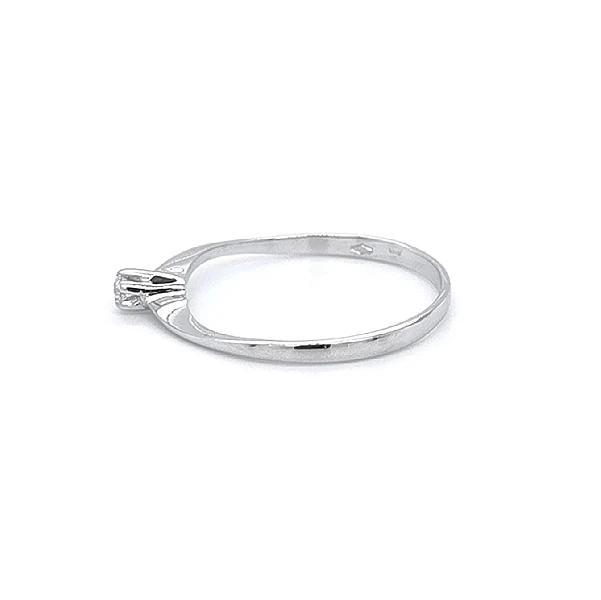 Nhẫn đính hôn bằng vàng trắng và zircon