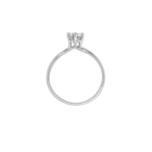 Nhẫn đính hôn bằng vàng với đá zircon