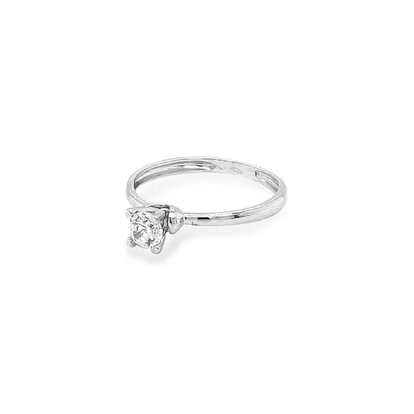 Nhẫn đính hôn bằng vàng với đá zircon