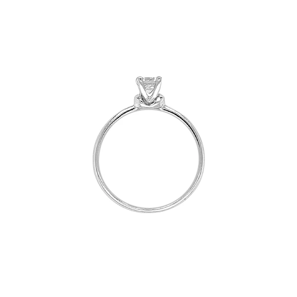 Nhẫn đính hôn bằng vàng với đá zircon