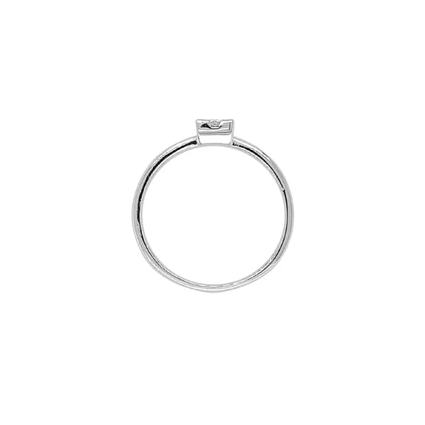 Nhẫn đính hôn bằng vàng với đá zircon