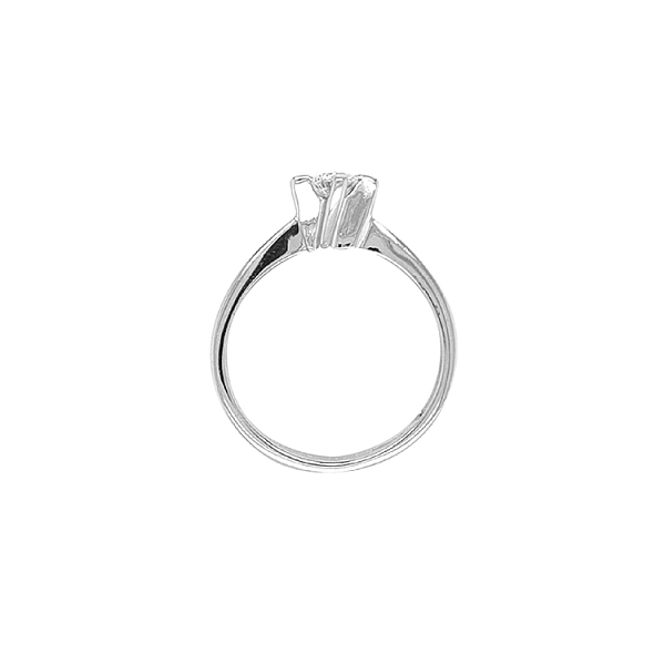Nhẫn đính hôn bằng vàng với đá zircon