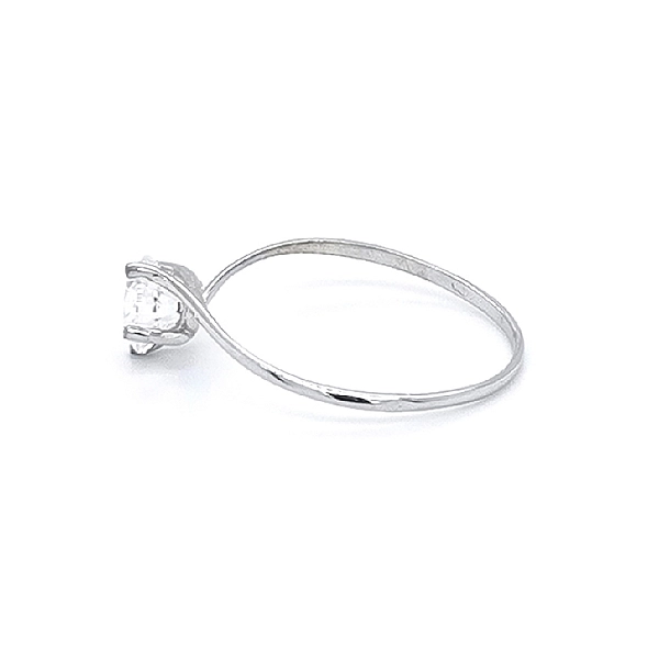 Nhẫn đính hôn bằng vàng trắng và zircon