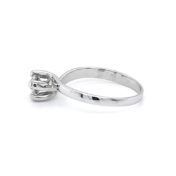 Nhẫn đính hôn bằng vàng trắng và zircon