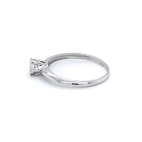 Nhẫn đính hôn bằng vàng trắng và zircon
