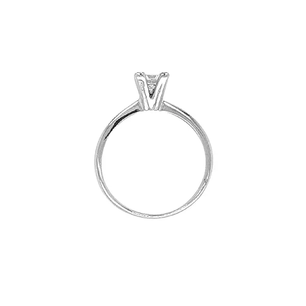 Nhẫn đính hôn bằng vàng với đá zircon