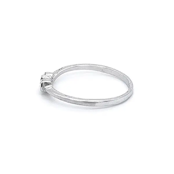 Nhẫn vàng trắng đính đá zircon trắng