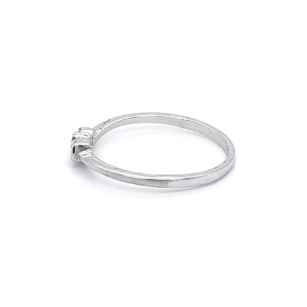 Nhẫn vàng trắng đính đá zircon trắng
