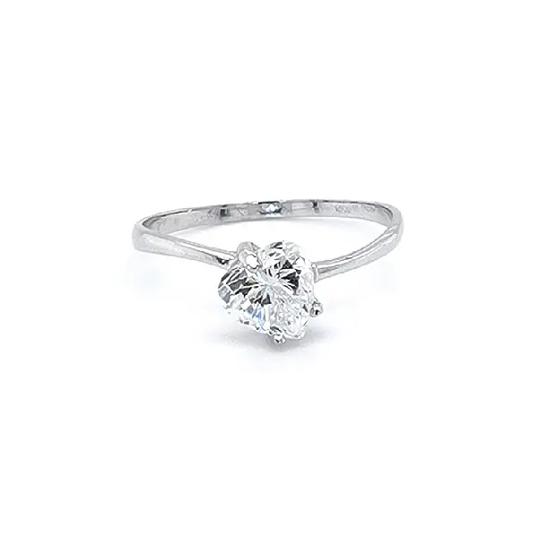 Nhẫn đính hôn với đá zircon