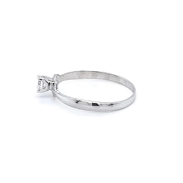 Nhẫn đính hôn bằng vàng trắng và zircon