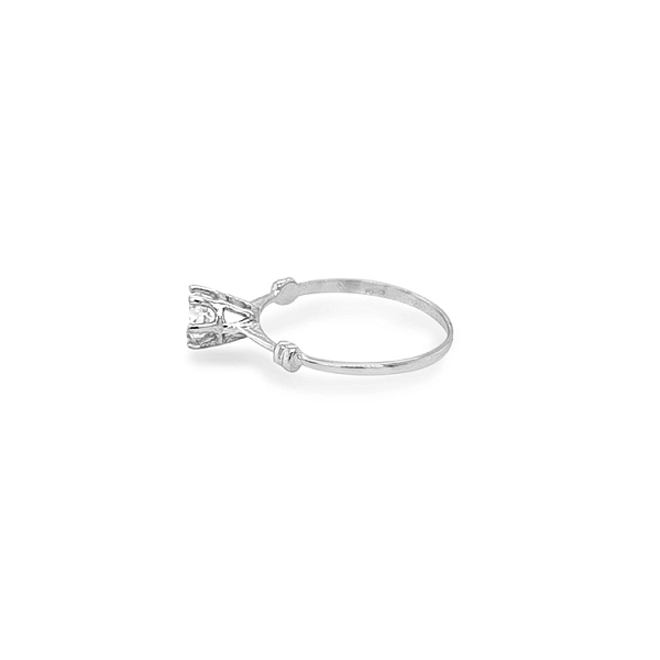 Nhẫn đính hôn bằng vàng với đá zircon