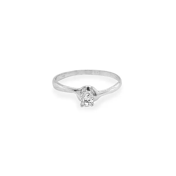 Nhẫn đính hôn bằng vàng với đá zircon