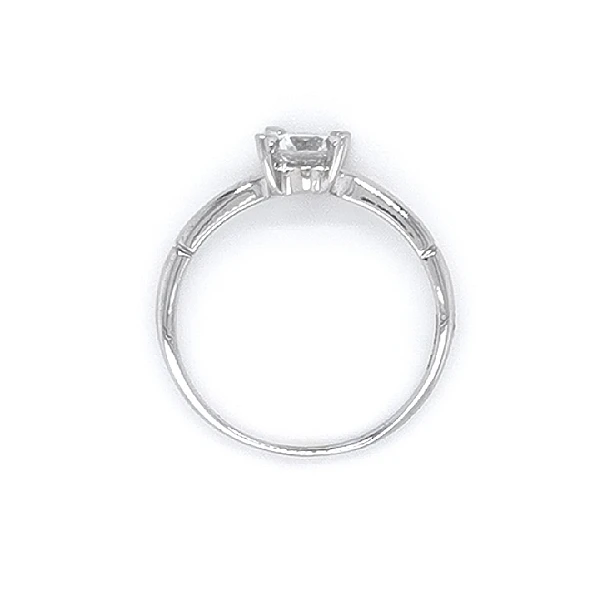 Nhẫn đính hôn bằng vàng trắng và zircon