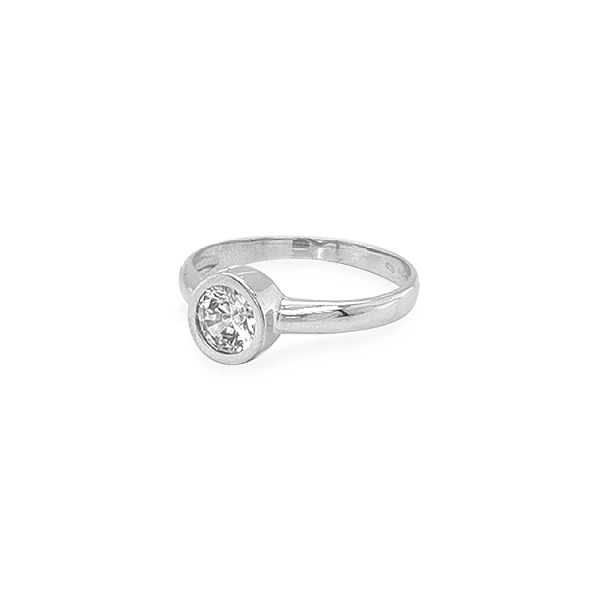 Nhẫn đính hôn bằng vàng với đá zircon