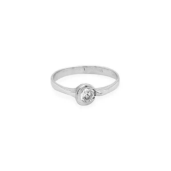 Nhẫn đính hôn bằng vàng với đá zircon