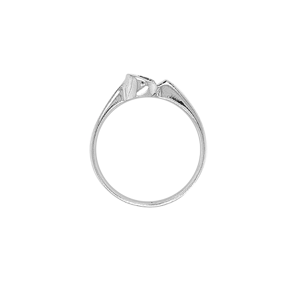 Nhẫn đính hôn bằng vàng với đá zircon