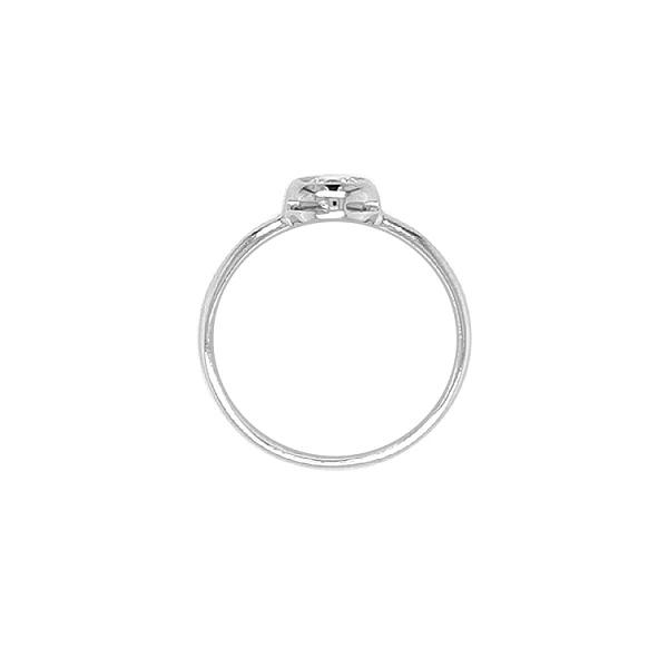 Nhẫn đính hôn bằng vàng với đá zircon