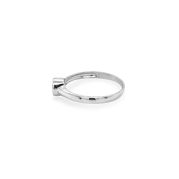 Nhẫn đính hôn bằng vàng với đá zircon
