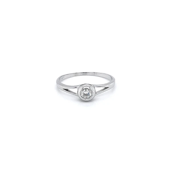 Nhẫn đính hôn bằng vàng trắng và zircon