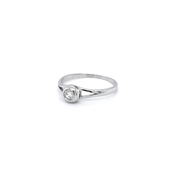 Nhẫn đính hôn bằng vàng trắng và zircon
